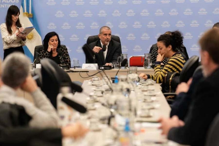 Por el antecedente Adorni, se embarra la negociación de la ley de Inocencia Fiscal en Diputados