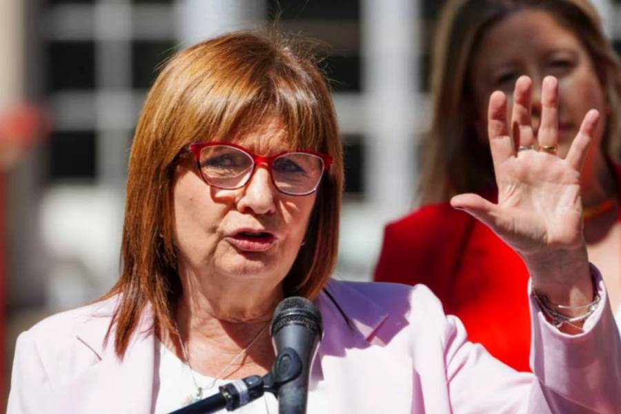 Bullrich se despegó del comisario armado durante los incidentes en el Congreso