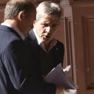 Inocencia Fiscal: el Gobierno les prohibirá a los funcionarios blanquear dólares del colchón