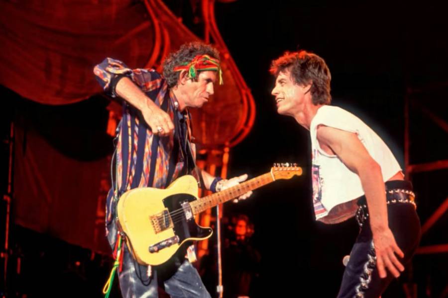 De aquellas sesiones surgió Steel Wheels, publicado en 1989, y luego una gigantesca gira mundial. Los Rolling Stones estaban nuevamente juntos. La reconciliación, sin embargo, no borró los años de enfrentamiento. La relación entre Jagger y Richards había 