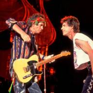 De aquellas sesiones surgió Steel Wheels, publicado en 1989, y luego una gigantesca gira mundial. Los Rolling Stones estaban nuevamente juntos. La reconciliación, sin embargo, no borró los años de enfrentamiento. La relación entre Jagger y Richards había 