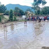 Imágenes escalofriantes: así arrasó la inundación en Nepal mientras el número de muertos asciende a 160