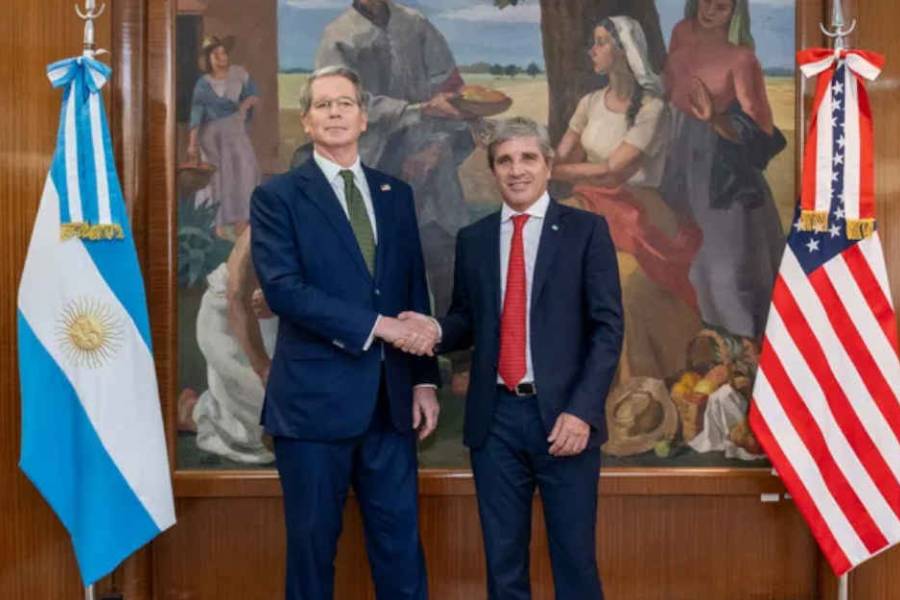 Luis Caputo y Scott Bessent, cara a cara por la alianza bilateral y la crisis de Medio Oriente