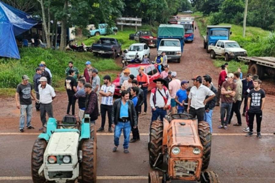Yerbateros misioneros protestaron durante la visita de Milei