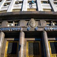 Causa SIRA: piden identificar a los funcionarios que habilitaban el dólar oficial durante el cepo