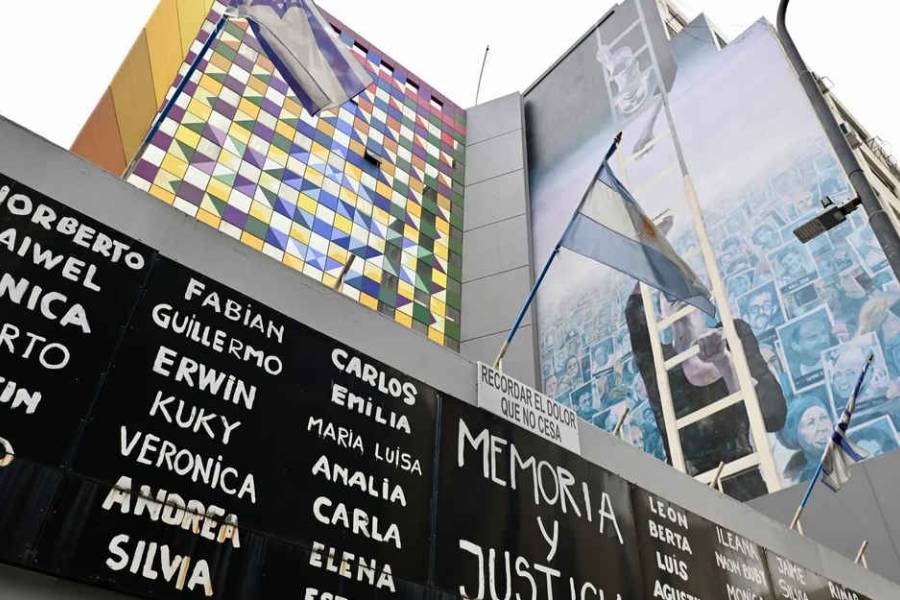 Causa AMIA: la Justicia sumó un nuevo acusado para que sea juzgado en ausencia por el atentado