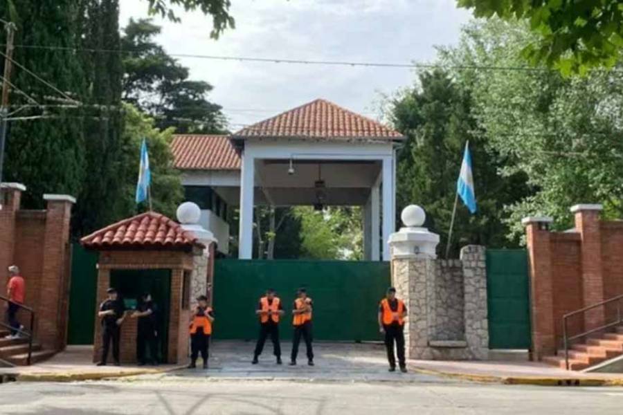 Por filtraciones, Javier Milei desplaza al personal civil de la Quinta de Olivos y solo usará servicio militar