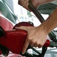 La venta de combustibles volvió a caer en agosto
