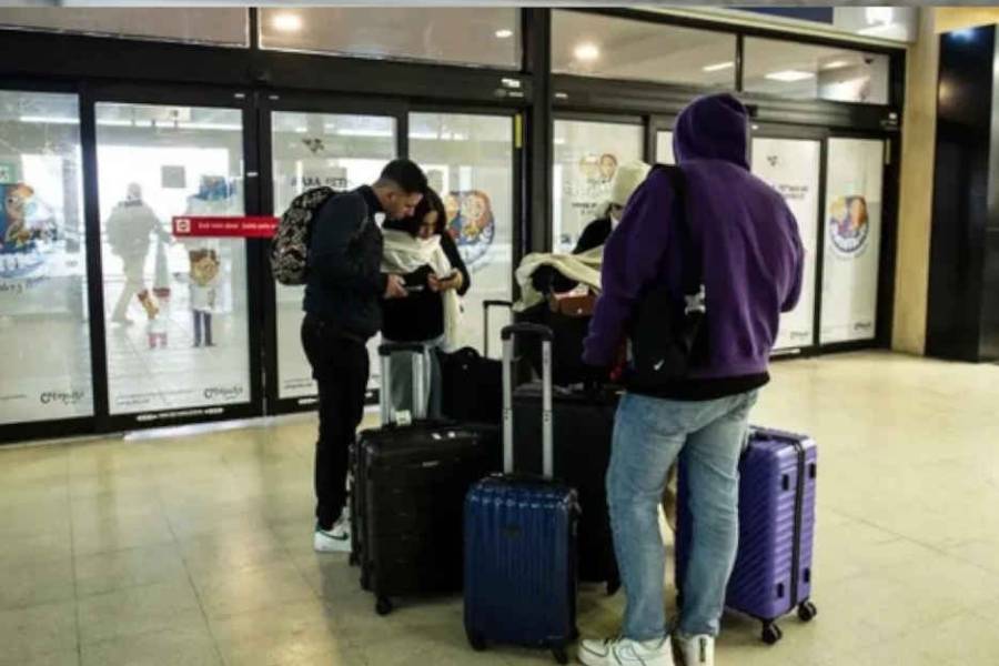 Se mantiene el déficit turístico pese a que en agosto volvió a reducirse la cantidad de argentinos que salieron al exterior