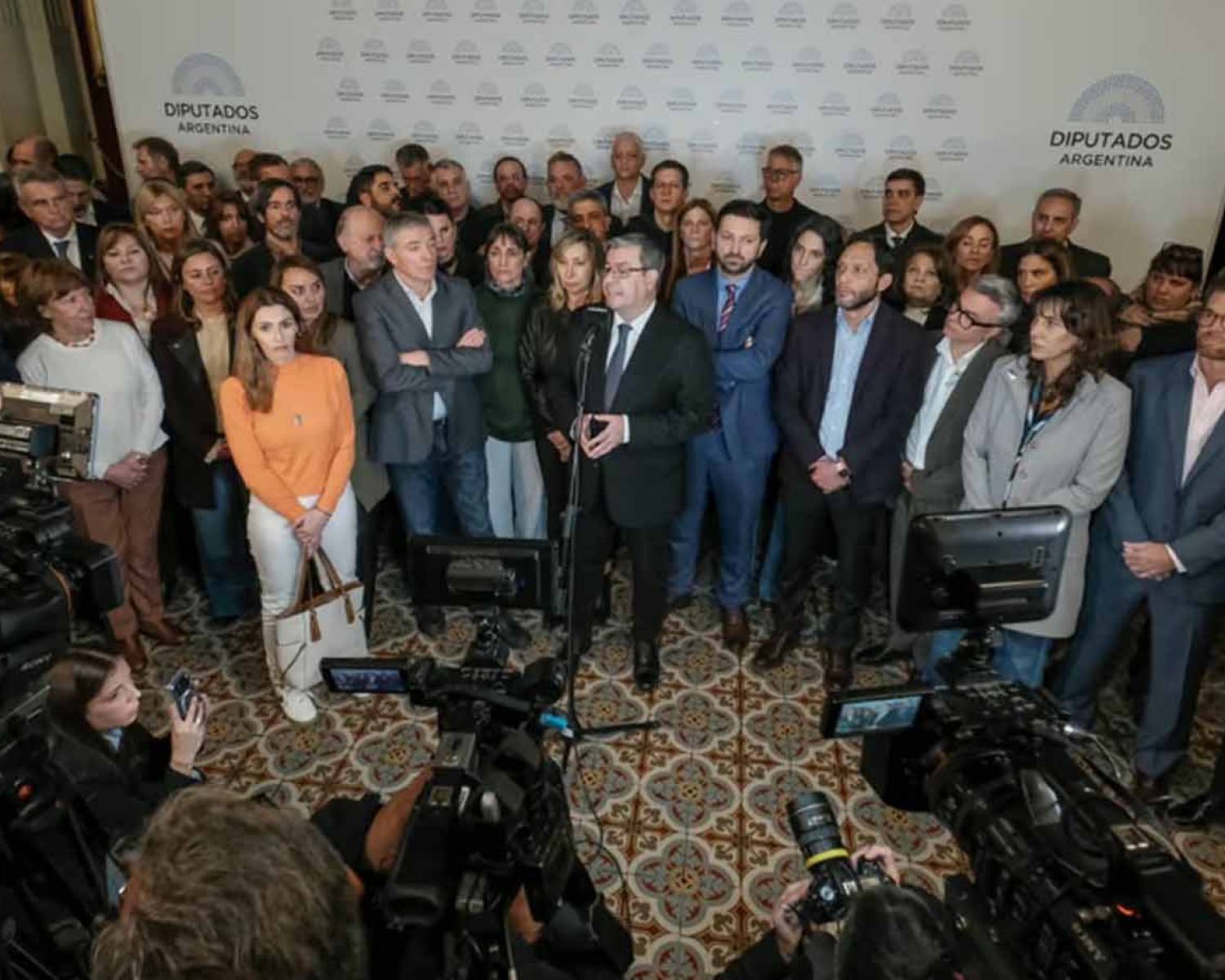“Moriremos con las botas puestas”: la oposición se ve sin chances de abrir la sesión para derribar el DNU 70