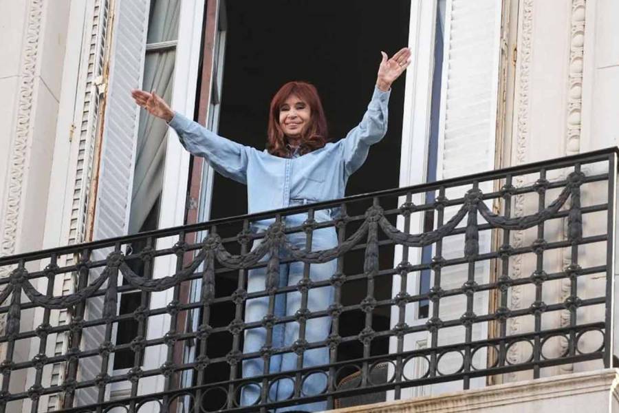 Cristina y Máximo Kirchner buscan participar por videoconferencia en el inicio del juicio oral por Los Sauces