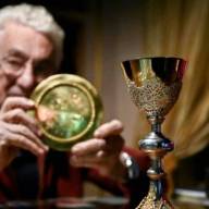 Juan Carlos Pallarols confecciona el Cáliz de la Paz para el papa León XIV con plata y municiones de Malvinas