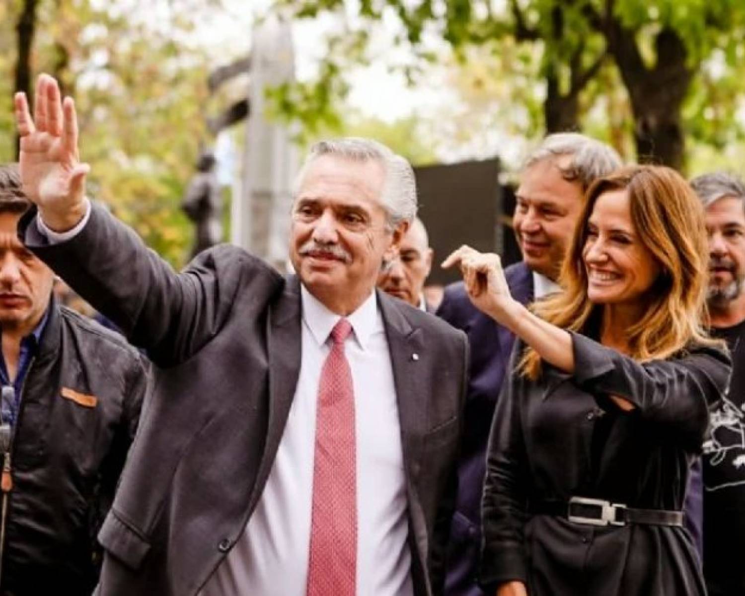 Guardapolvos sucios: el nuevo escándalo que salpica a Alberto Fernández y Victoria Tolosa Paz
