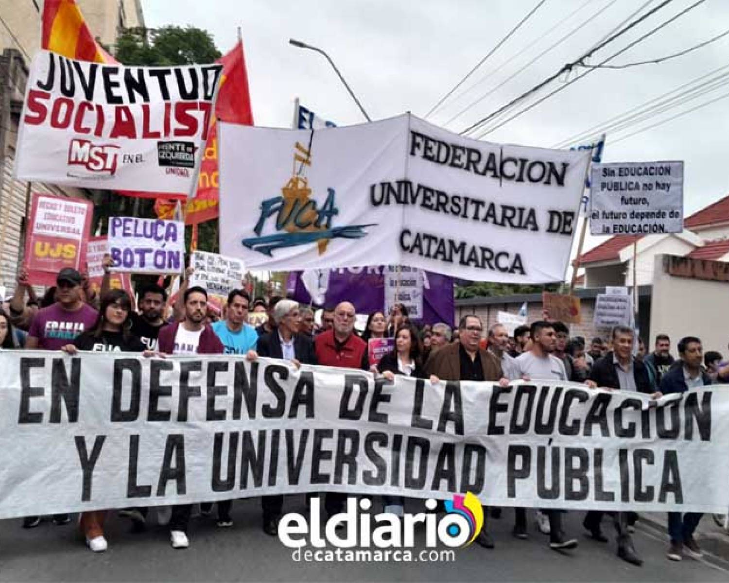 Multitudinaria Marcha en defensa de la Universidad Pública del 23A