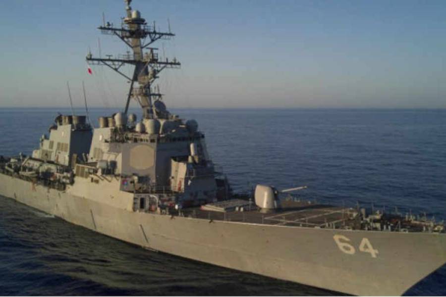 Alarmante: Buque de guerra de Estados Unidos y varios barcos atacados en el Mar Rojo