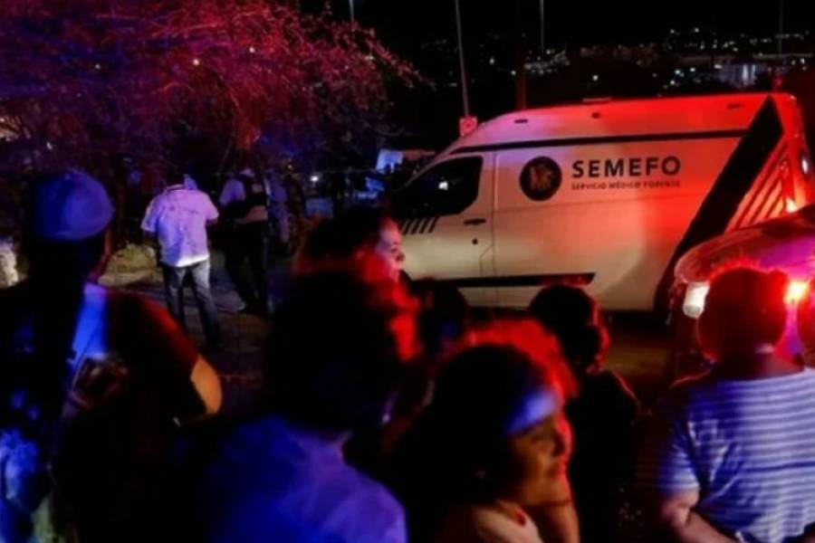 Derrumbe en México deja a 9 muertos en un acto de campaña