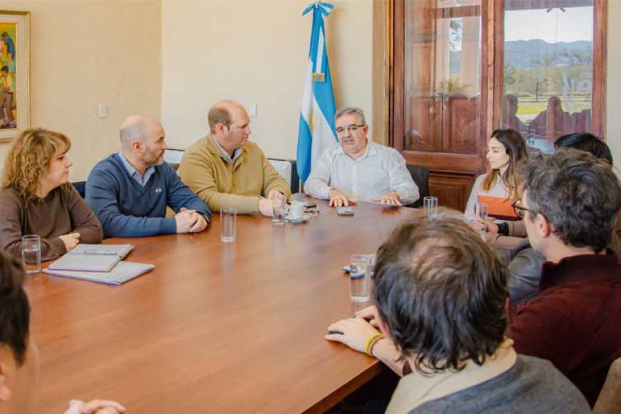 Raúl e intendentes definieron prioridades de obras del Fideicomiso de Regalías Mineras