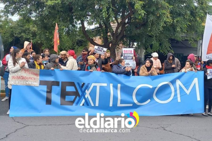Ex empleados de TEXTILCOM se movilizaron hasta el Ministerio de Industria, Comercio y Empleo 