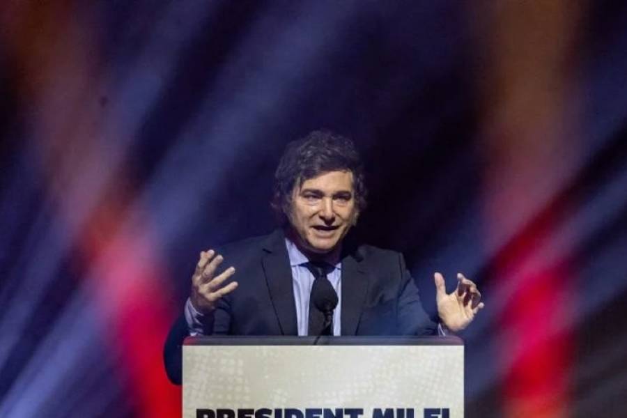 Escándalo en Praga: el Instituto Liberal desmiente haberle entregado un premio a Javier Milei