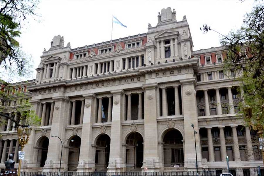 La Corte de Justicia de Catamarca elevó a la Suprema Corte el detalle del conflicto que mantiene con el resto de los Poderes