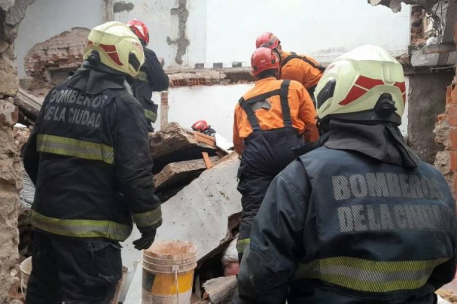 Derrumbe en Belgrano: rescataron al obrero atrapado entre los escombros