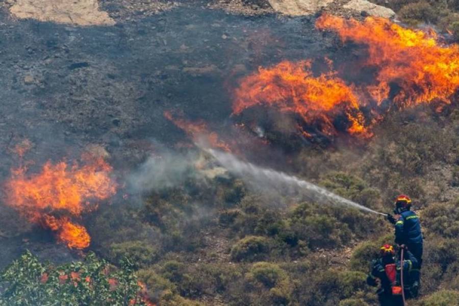 Incendios forestales cerca de Atenas dejaban cinco heridos