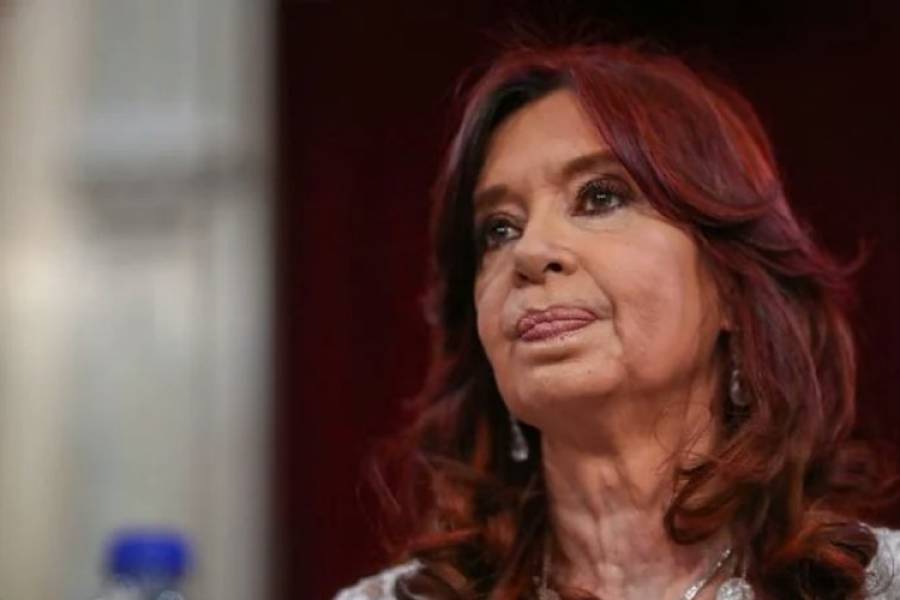 El Gobierno prohibió usar aviones del Estado para viajes como los que hacía Cristina Fernández de Kirchner