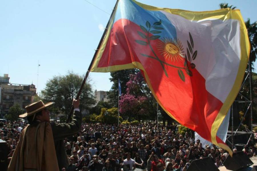 Autonomía de Catamarca: vigilia y serenata artística