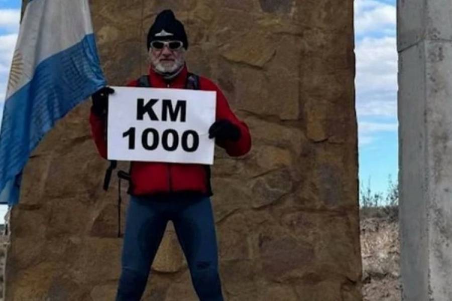 Un hombre recorre a pie el país en homenaje a los 44 tripulantes fallecidos del ARA San Juan