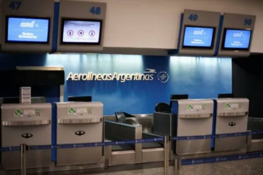 Descontarán plata del sueldo a empleados de Aerolíneas Argentinas que hicieron paro encubierto