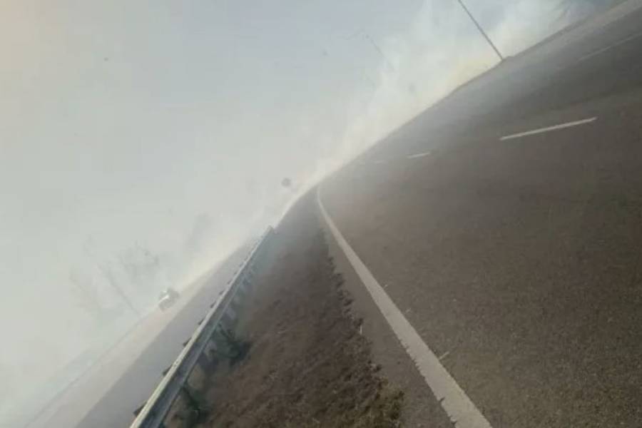 Incendios en Córdoba: tuvieron que cortar la autopista a Carlos Paz