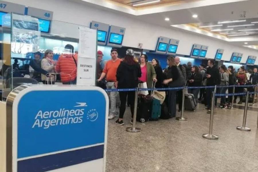 El Gobierno descontará el día y echará a pilotos de Aerolíneas Argentinas que paren