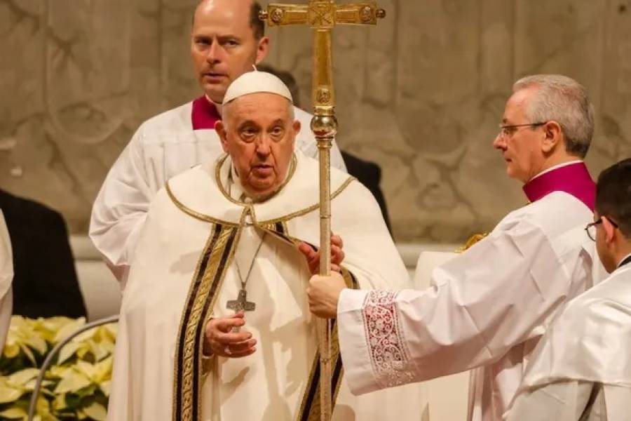 El papa Francisco celebró la misa de Nochebuena con un llamado a la paz entre Israel y Hamás