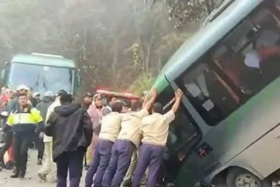 Brutal accidente de un micro turístico en Machu Picchu: hay dos argentinos heridos