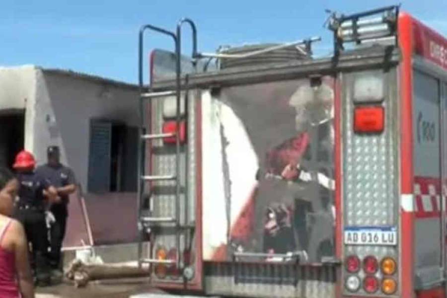 Muere un niño en incendio desatado en una vivienda