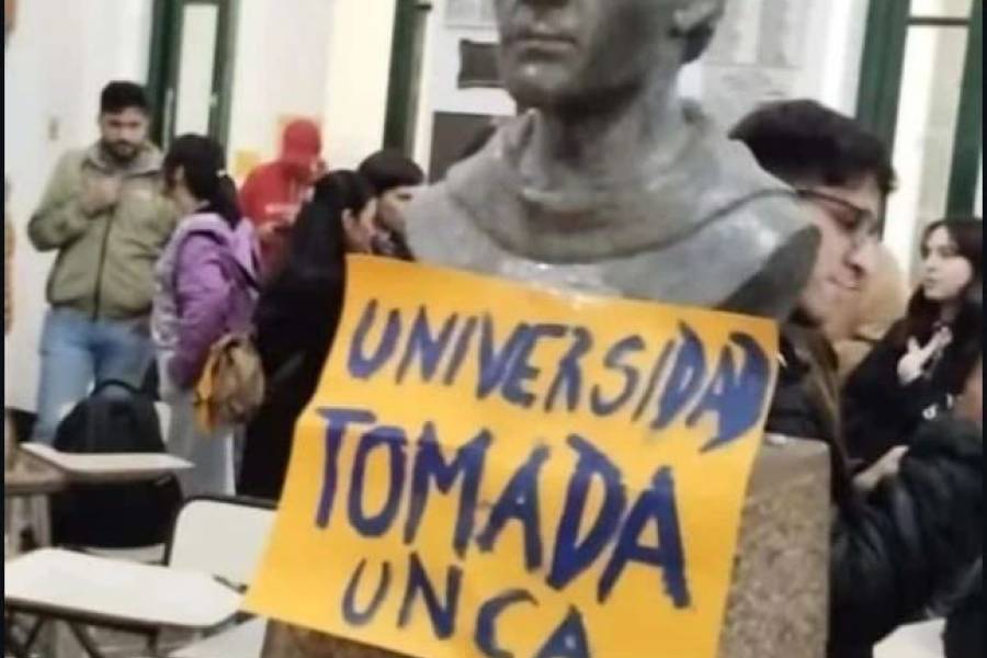 Urgente: La Universidad Nacional de Catamarca está tomada por estudiantes y docentes