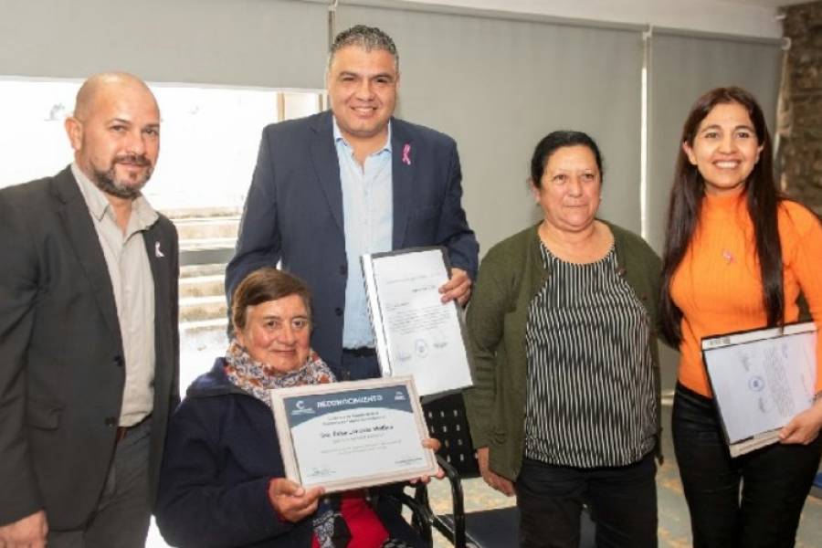 Mirta Vera y Rosa Cenovia Medina: dos pilares de la educación en Paclín reciben reconocimiento oficial