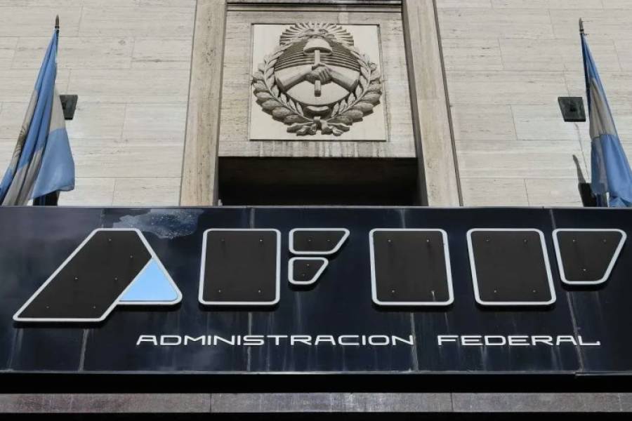 Se tiró al vacío desde un piso 9 tras la disolución de la AFIP, dejó una carta de despedida, cayó entre lo cables y se salvó de milagro