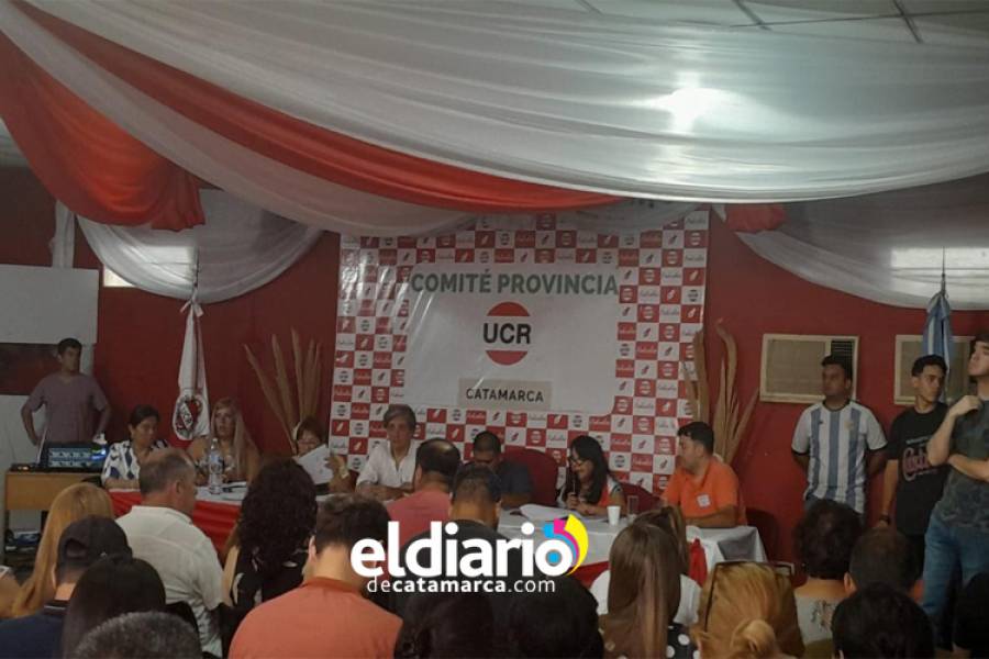 Frustran en la convención radical a sectores que pretendían continuar con un partido para un “selecto grupo de amigos”