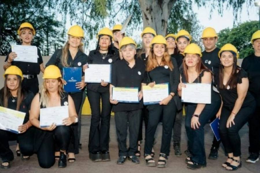 Programa Constructoras cerró el año con 125 egresadas